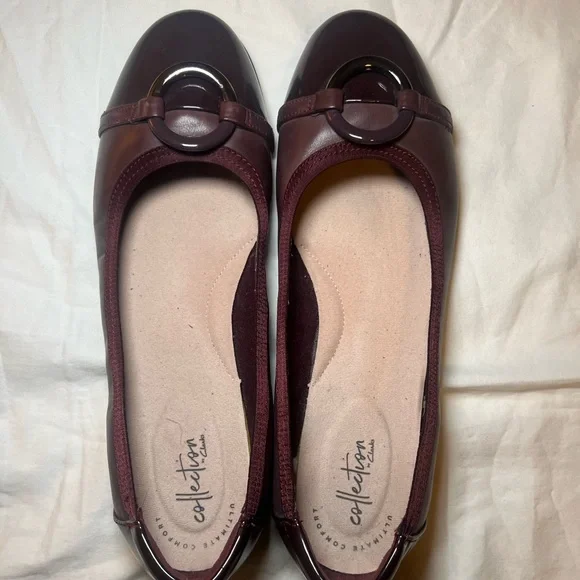 Clarks Womens Gracelin Wind Ballet Flat Size 11 M Plum Leather Patent Toe Shoe - Picture 2 of 6